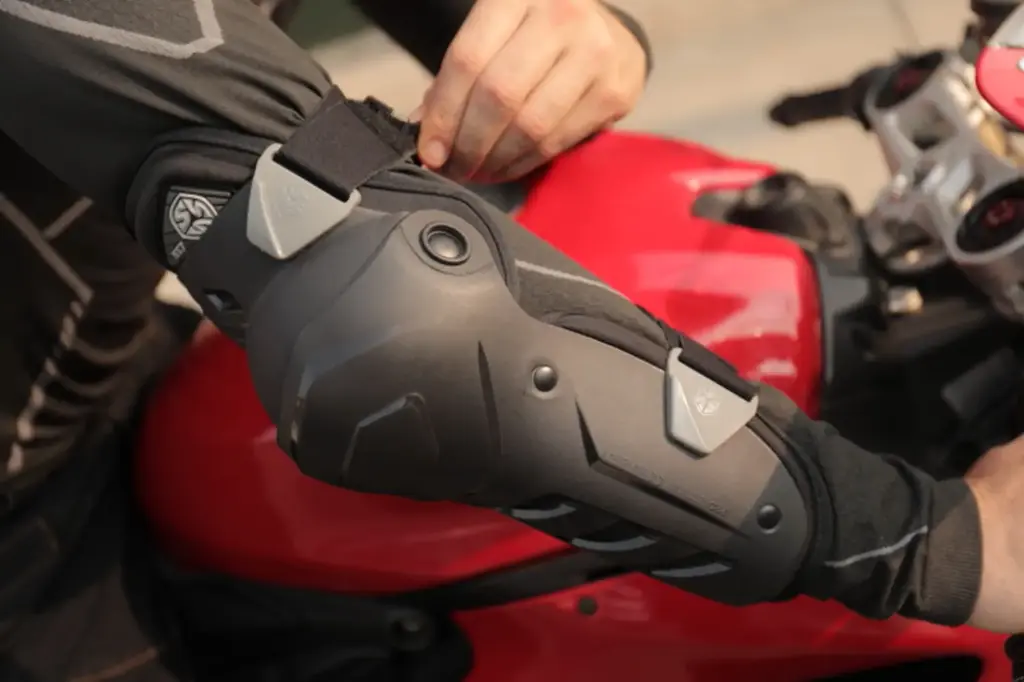[1703000103] Set de protección de Rodilleras estilo corto de cuatro estaciones-H17